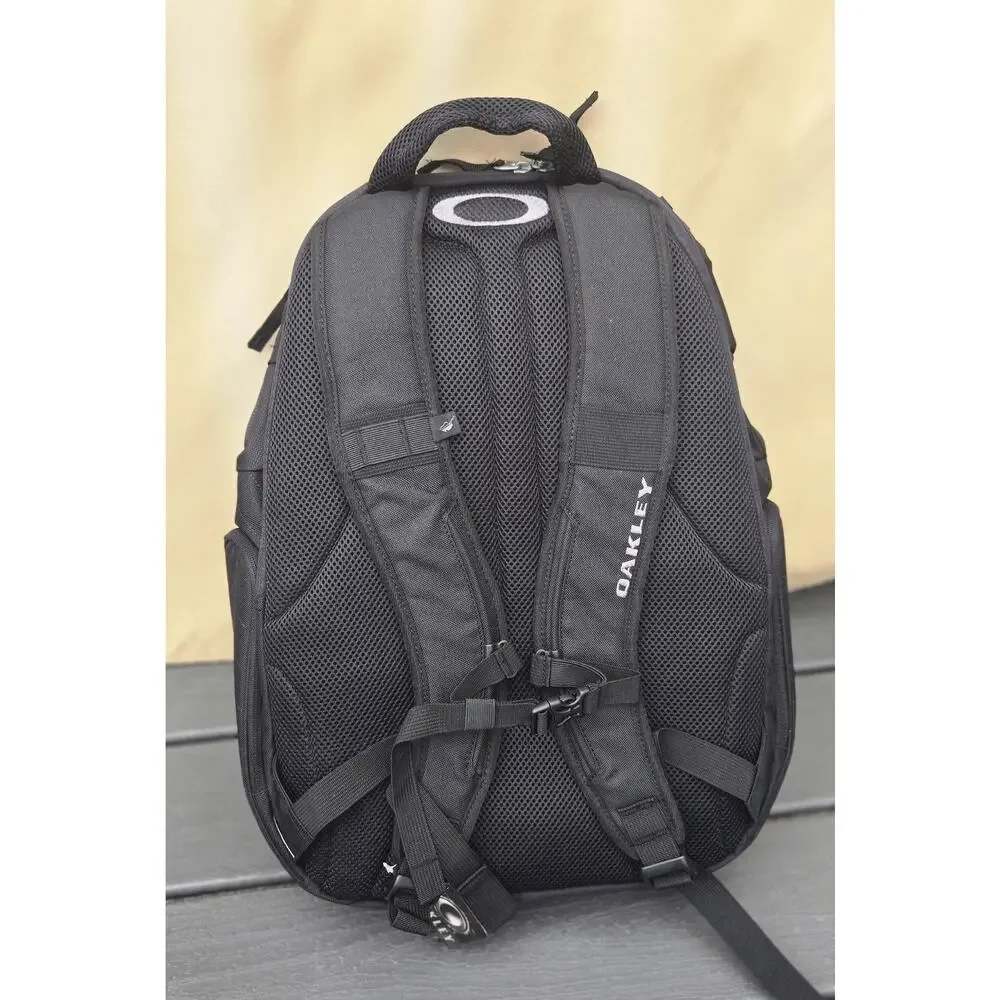 NEW Oakley 30L Status Back Pack School Travel Office +17
